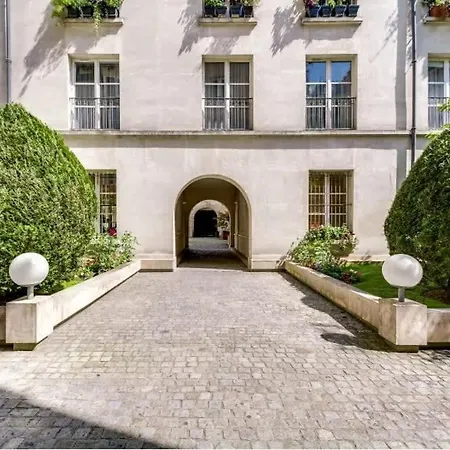 Modern And Bright 2bd For 11 Guests In Le Marais! Parigi