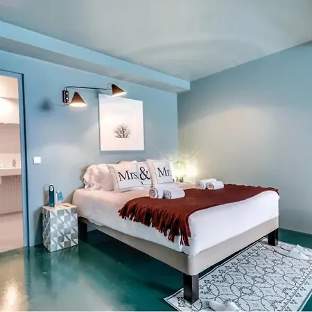 Modern And Bright 2bd For 11 Guests In Le Marais! Parigi