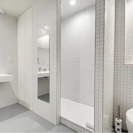 Appartamento Modern And Bright 2bd For 11 Guests In Le Marais!